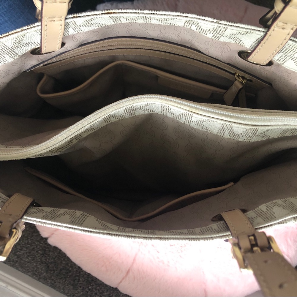 Michael Kors Purse - Picture 3 of 6